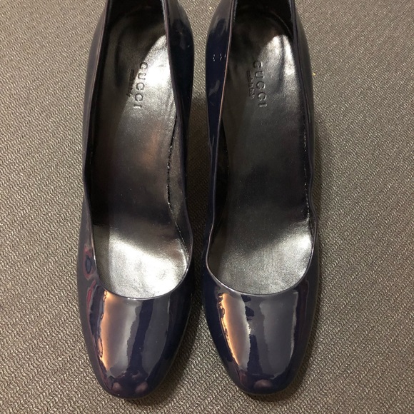 Gorgeous, NWOT Gucci Navy Pumps - Picture 4 of 4